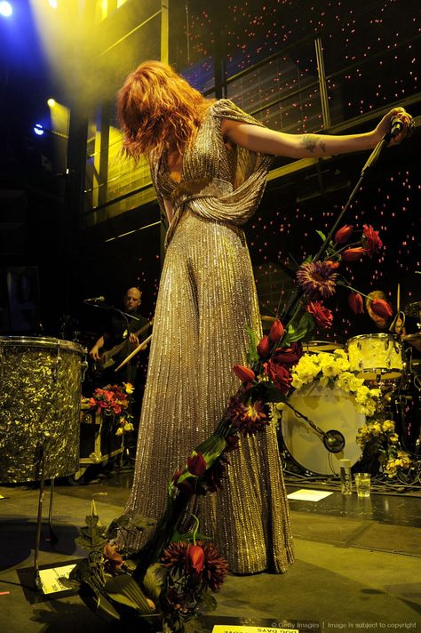 Florence and the Machine - à la Stevie Nicks style Florence And The Machine Live, Florence And The Machine, Stevie Nicks Style, Stevie Nicks Fleetwood Mac, Fashion 70s, Florence Welch, Florence The Machines, Pentatonix, I'm With The Band