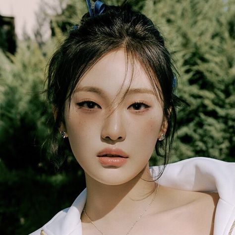 aespa ningning spicy Ningning Makeup, Aespa Spicy, Icon Pp, World Icon, Artist Profile, Profile Pictures, Korean Makeup, Makeup Inspo, Song Lyrics