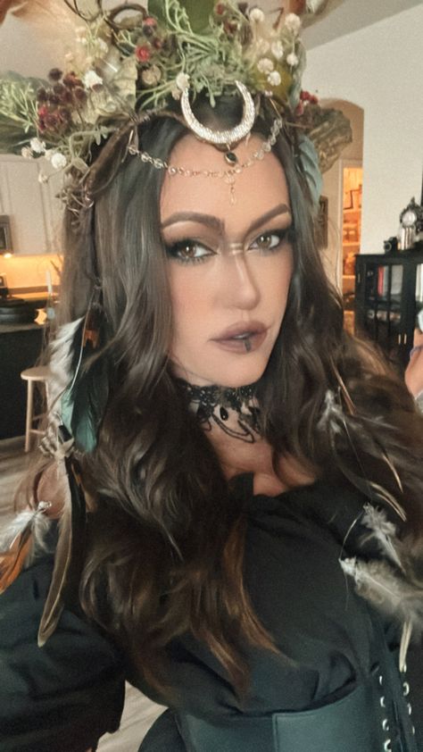 Celtic Halloween Costumes, Witch Of The Woods Costume, Elf Witch Costume, Mystic Witch Costume, Boho Witch Costume Diy, Dark Faries Halloween Costume, Woodland Huntress Makeup, Druid Halloween Costume, Bog Witch Makeup