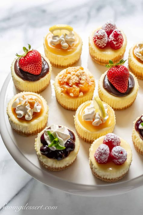 Catering Dessert Ideas, Easy Mini Cheesecake Recipe, Mini Dessert Easy, Mini Cheesecakes Easy, Individual Cheesecakes, Mini Cheesecake Recipes, Hot Chocolate Cookies, Pretty Dessert, Creative Desserts