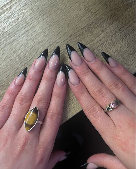 Black Stilleto French Tip Nails, Pointy Black French Nails, Grey Black French Nails, Black French Tip Stilleto, Pointy Black French Tip Nails, Black Pointed French Tip Nails, Black French Top Almond Nails, Short Stilleto Nails Black French Tip, Stilleto Black French Tip Nails