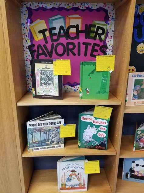 Elementary School Display Case Ideas, Cozy School Library, Elementary School Library Aesthetic, Elementary School Library Ideas, Library Door Decorations School, Library Center Ideas, Library Room Ideas School, Elementary School Library Design, Elementary Library Decor