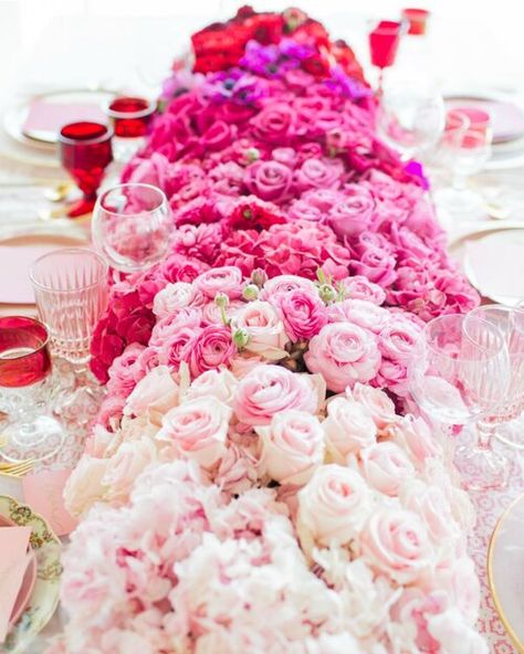 Ombre Wedding Decor, Ombre Wedding Flowers, Shades Of Pink Party, Shades Of Pink Wedding, Shades Of Pink Flowers, Pink Ombre Wedding, Modern Luxury Wedding, Green Centerpieces, Rosé Theme