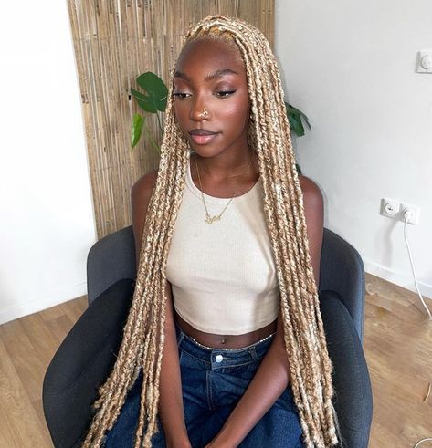 Blonde Passion Twist, Halo Braid With Weave, Honey Blonde Braids, Faux Locs Blonde, Locs Blonde, Blond Bombshell, Blonde Styles, Dream Hairstyles, Blonde Dreadlocks