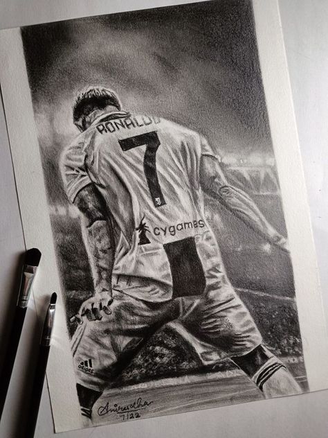 Drawing Of Ronaldo, Ronaldo Drawing, Easy Sketches For Beginners, Football Player Drawing, Tatto Boys, Football Artwork, Back Drawing, Football Drawing, Oil Pastel Drawings Easy