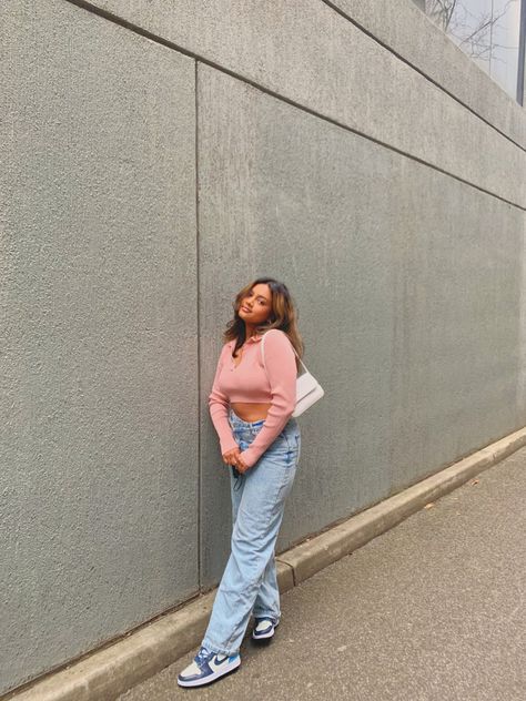 Pink top with jeans causal outfit for everyday look at instagram @kaytharizz. Pink Outfit With Jeans, Outfit With Jeans, High Waisted Jeans Outfit, Outfit For Everyday, Top With Jeans, Blue Jean Outfits, Blue Plants, Causal Outfits, Cute Jeans