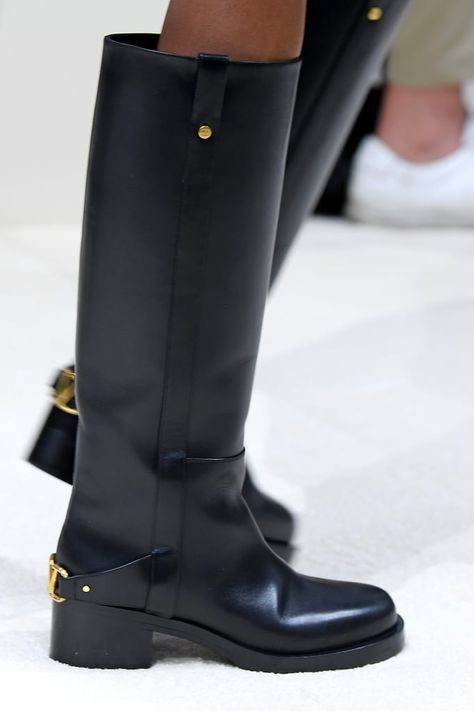 Fall Shoe Trends 2020: Riding Boots Shoes 2020 Trends, Riding Boots Outfit, Fall Shoe, Boots 2020, Shoe Trend, Autumn Shoes, Shoes Too Big, 2020 Fashion Trends, Shoe Trends