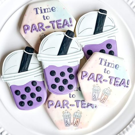 ”It’s time to par-TEA!” This decorated sugar cookie set is the perfect gift for your boba loving loved ones! The cookies will come as pictured and will feature an equal mix of boba drink cookies and “Time to PAR-TEA!” plaque cookies. Individual wrapping is include in the price. Boba Partea, Decorated Sugar Cookie, Par Tea, Sea Salt Chocolate, Bubble Tea Shop, Bubble Tea Boba, Sushi Party, Boba Drink, Sugar Cookie Royal Icing