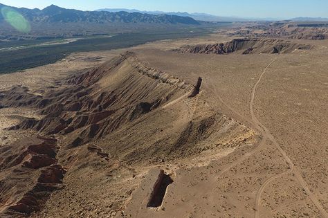 Earth Sculpture, Michael Heizer, Double Negative, Forty Seven, Famous Art Pieces, Nevada Desert, Southern Cross, Earth Art, Outdoor Sculpture