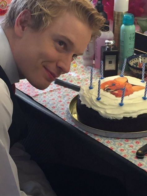 Freddie Fox Actor, Rock Girl Aesthetic, Blonde Men, Freddie Fox, Basic French Words, Fox Eyes, Fox Lover, Dark Brown Eyes, Blonde Guys