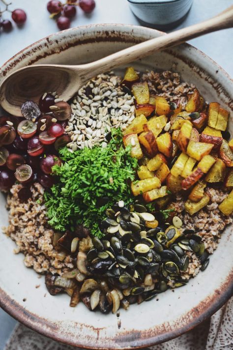 Vegan fall Harvest Bulgur wheat Salad Bulgur Wheat, Bulgur Wheat Salad, Easy Packed Lunch, Roasted Fall Vegetables, Fall Vegetables, Autumn Salad, Roasted Beets, Cooked Veggies, Reduce Food Waste