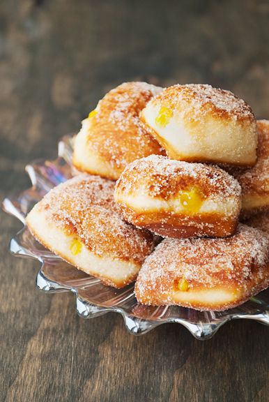 passion fruit malasadas Malasadas Recipe, Hawaiian Desserts, Passionfruit Recipes, Hawaiian Recipes, Food Project, Cronut, Winter Desserts, Hawaiian Food, Asian Foods