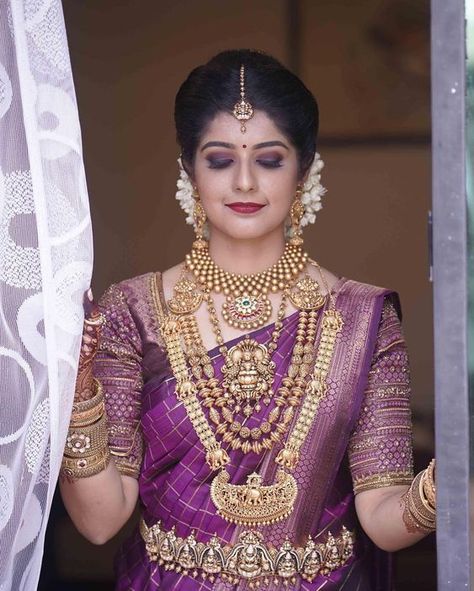 Purple Wedding Saree, Bride Pics, Kerala Wedding Saree, South Indian Wedding Saree, Indian Bride Makeup, Kerala Bride, Bridal Sarees South Indian, Indian Bridal Sarees, Indian Bride Outfits