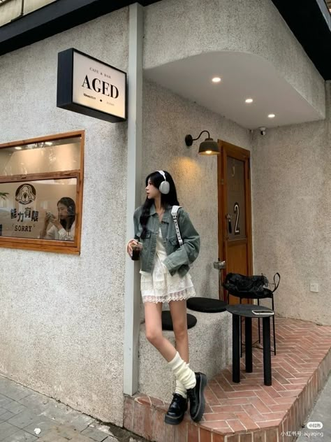 Bows In Hair Outfit, Kawaii Summer Outfits Korean Style, Spring Light Outfits Korean, College Korean Outfits, Kpop Fashion Outfits Summer, Dress Over Jeans Aesthetic Korean, Asian Spring Outfits, Summer Fits Korean, Japan Outfits Summer