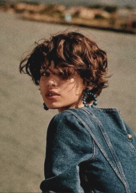 Hair 2022, Short Curly Haircuts, Haircut Inspo, Hair Inspiration Short, Curly Haircuts, Haircuts For Curly Hair, Short Wavy Hair, Short Wavy, Hair Reference