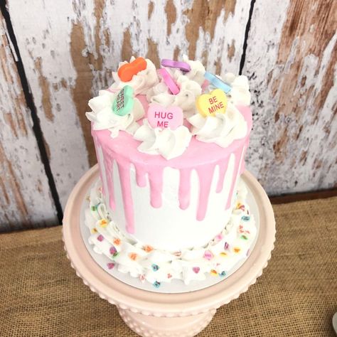 Hearts Baby Shower Theme, Conversation Heart Cake, Heart Themed Birthday, Valentines Gender Reveal, February Baby Showers, First Birthday Winter, Heart Birthday Cake, Baking A Cake, Valentines Birthday Party