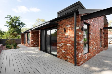 Modern Brick House Exterior, Clinker Brick House, Red Brick House Exterior, Modern Brick House, Red Brick Exteriors, Brick House Designs, Clinker Brick, Recycled Brick, Brick Cladding