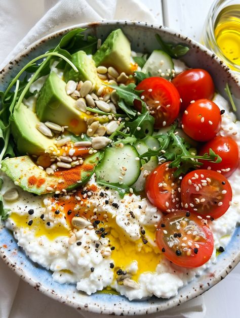 Easy Cottage Cheese Avocado Bowl Avocado And Cottage Cheese, Cottage Cheese Pairings, Cottage Cheese And Avocado, Cottage Cheese Salad Recipes, Cottage Cheese Avocado, Avocado Cottage Cheese, Cottage Cheese Bowl, Postpartum Recipes, Cheese Salad Recipes