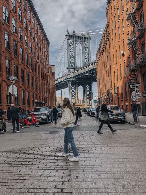 New York City! For more travel inspiration follow @marie.exploring Dumbo New York, All White Outfits, Nyc Pics, New York City Pictures, Ny Outfits, New York Pictures, Manhattan Bridge, All White Outfit, City Pictures