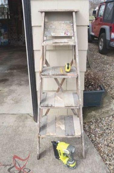 Ladder Shelf Decor Ideas, Repurposed Ladder Shelf, Ladder Projects, Repurpose Ladder, Old Ladder Ideas, Ladder Shelf Decor, Ladder Shelving, Repurposed Ladders, Leaning Ladder Shelf