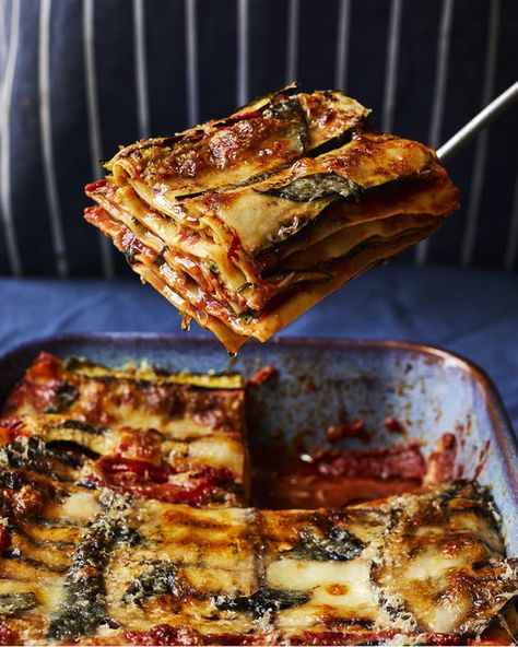 Summer vegetable lasagne Lasagne Dinner Party Ideas, Aubergine Lasagna, Lasagna Recipe Vegetarian, Veg Lasagna Recipe, Summer Lasagna, Vegetarian Recipes Summer, Eggplant Lasagne, Veg Lasagne, Veggie Lasagna Recipe