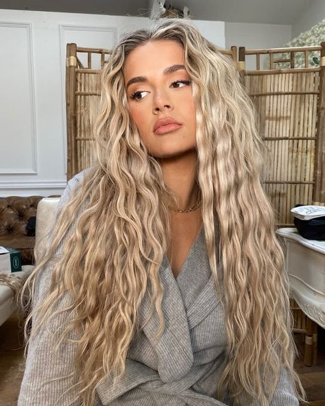 Medium Length Mermaid Hair, Mermaid Waves With Braids, Long Blonde Wavy Hair Extensions, Global Bleach Hair, Bleached Wavy Hair, Thermal Hairstyles, Blonde Mermaid Hair, Long Wavy Blonde Hair, Flip In Hair Extensions