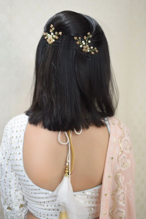 Hairstyle For Aunties, Short Hair Styles Traditional Indian, Short Hairstyle Traditional Indian, South Indian Wedding Hairstyles For Short Hair, Lehenga Short Hair, Braids Hairstyles Indian, Traditional Hairstyles For Short Hair, Short Hairstyles For Frizzy Hair, Indian Short Hairstyles