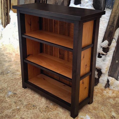 Two Tone Bookshelf, Two Tone Bookcase, Woodworking Bench Vise, Bookshelf Ideas, Wooden Bookshelf, Peak Design, Closet Organizer, Woodworking Bench, Woodworking Videos