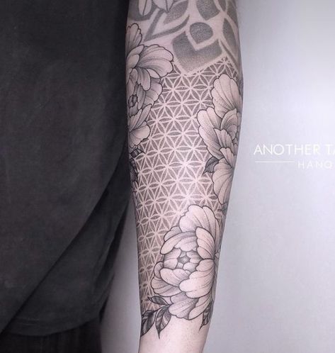 Sleeve Tattoos Pattern, Geometric Tattoo Pattern Design, Tattoo Background Filler Shading, Tattoo Simplistic, Dotted Tattoo, Geometric Tattoo Filler, Flower Of Life Tattoo, Tattoo Sleeve Filler, Arm Sleeve Tattoos For Women