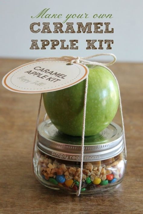 Candy Apple Kit, Make Your Own Caramel, Caramel Apple Treats, Caramel Apple Kits, Fall Caramel Apples, Caramel Apple Gifts, Fun Fall Treats, Diy Caramel, Fall Party Favors