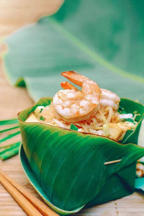 12 Best Thai Food And Dishes To Try - Hand Luggage Only - Travel, Food & Photography Blog Thai Food Photography, Best Thai Food, Tasty Thai, Food To Eat, Thailand Food, Best Thai, Thai Street Food, Thai Dishes, Wanting More