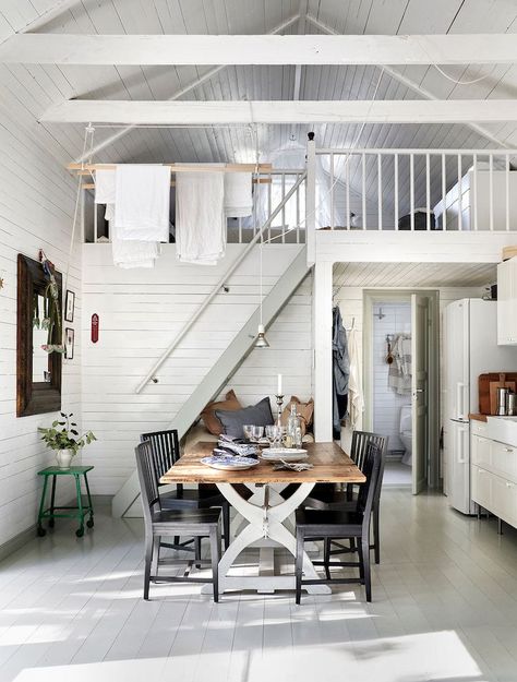 10 Dreamy Scandinavian Summer Cottages Cottage Kitchen Renovation, My Scandinavian Home, Swedish Summer, Swedish Cottage, Summer Cabin, Summer Deco, Station Service, White Dining Room, Cottage In The Woods