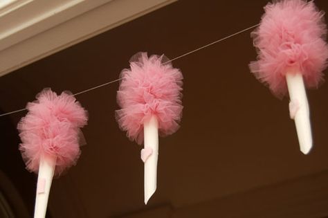 Personally You Parties: Cotton Candy Garland Candy Theme Classroom, Candy Garland, Summer Party Decorations, Candyland Birthday, Candyland Party, Candy Theme, Candy Decorations, Candy Land Theme, Fun Fair