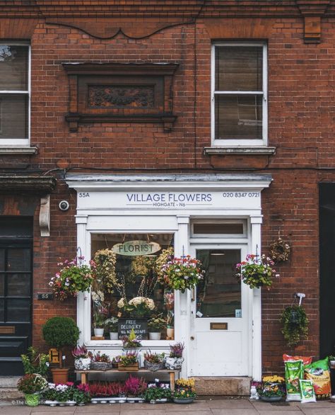 Small Town Flower Shop, Florist Shop Exterior, Flower Shop Aesthetic Vintage, Florist Shop Aesthetic, Urban Drawing, Florist Shop, Shop Fronts, Flea Markets, Consignment Shops