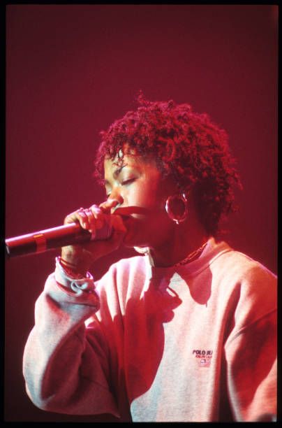 Lauryn Hill Locs, Live Performance Aesthetic, Miss Lauryn Hill, Artists Performing, Ms Lauryn Hill, Lauren Hill, Look 80s, 90s Hoodie, 90s Hiphop