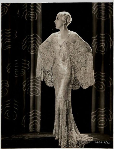 1920s 1920 Style, Amazing Costumes, Vintage Hollywood Stars, Blithe Spirit, 1920's Fashion, Timeless Glamour, Hollywood Style, Rita Hayworth, 1930s Fashion