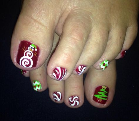 Snowman Toe Nail Designs, Easy Christmas Toe Nail Designs, Christmas Toe Designs, Christmas Pedicure Designs Toe Holidays, Holiday Toe Nails Christmas, Christmas Toenail Designs, Christmas Toe Nail Designs Toenails, Christmas Toes Nails Designs, Toe Nail Designs Christmas