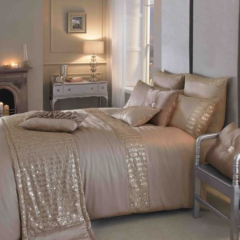 blush and gold bedroom | Kylie Minogue Summer bedding has arrived ... Blush Bedroom, Rose Gold Bedroom, Gold Bedroom Decor, Silver Bedroom, Red Duvet Cover, Gold Bed, Best Duvet Covers, Gold Bedroom, Luxury Bedding Sets