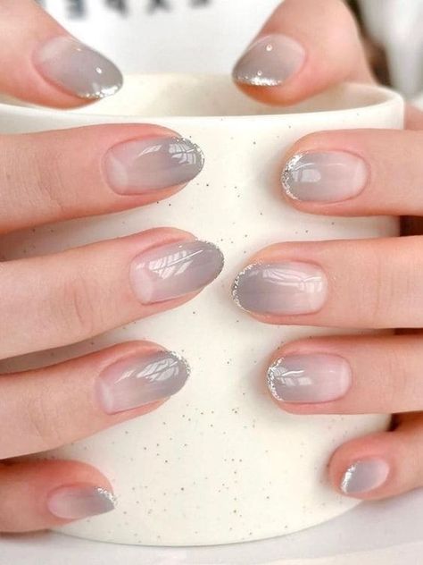 silver glitter French tips Nail Art Office Style, Pearl Grey Nails, Gel Nails Ideas Korean, Nail Art Abu Abu Simple, Marble Jelly Nails, Nail Art Simple Minimalist, Grey Simple Nails, Nails Short Gray, Simple Gray Nails