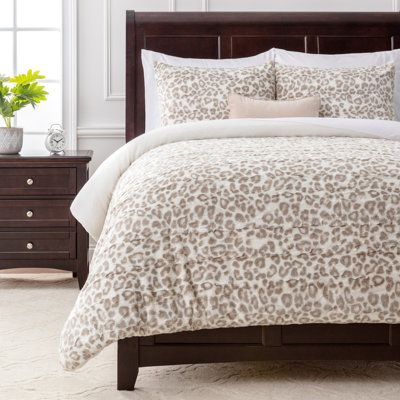 This Everly Quinn faux fur duvet cover set is made of a super soft premium quality polyester. Not only does our cozy and super soft bedding make it easy to relax and get a comfortable sleep but adds extra texture to your décor and turns your room into an inviting space with this simple yet classy and elegant design. Reverse side features beautiful ultra soft mink. Our variety of colors can suit your personal style and bring a fresh new look to your bedroom. The included pillow covers with revers Reversible Duvet Covers, Soft Bedding, Room Makeover Inspiration, Soft Duvet Covers, King Duvet, Room Inspiration Bedroom, Room Ideas Bedroom, How To Make Bed, My New Room