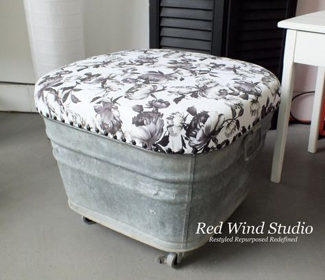 Wash Tub Ottoman. I would use plastic like material (such as a cheap tablecloth), making it waterproof and leave it outside!! Home Depot also has paint that you can make the tin look like stone for further protection. Diy Pouf, Rustic Ottoman, Diy Home Decor For Apartments, Diy Ottoman, Galvanized Tub, Wash Tubs, Bedroom Artwork, Farmhouse Bedroom Decor, Diy Farmhouse Decor