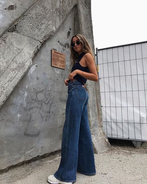 Karla Alajdi 🌛 (@karla_alajdi) • Instagram photos and videos Ganni Street Style, Indie Outfits Vintage, Indie Outfits Summer, Jumpsuit Denim, Denim Street Style, Look Jean, Millennials Fashion, Vintage Boho Fashion, Outfit Jeans