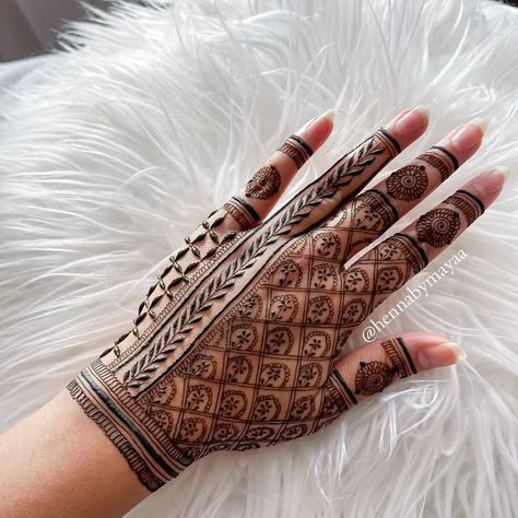 Short Mehndi Designs, Easy And Simple Mehndi Designs, Short Mehndi, Round Mehndi Design, Traditional Mehndi Designs, Short Mehndi Design, Palm Mehndi Design, Mehndi Designs 2018, Bridal Trends