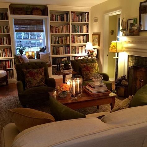 Space Living Room, Casa Vintage, Trendy Living Rooms, Living Room Bookcase, Family Room Design, Country House Decor, Home Library, Cozy Living Rooms, Interior Design Ideas