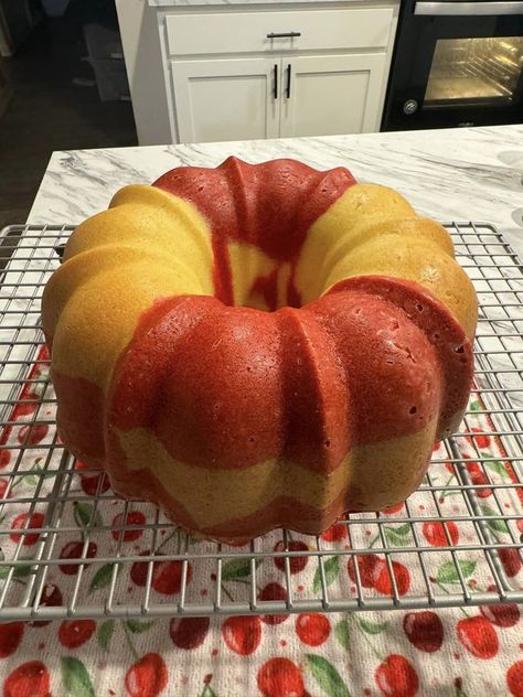 Black Peoples Pound Cakes | Cake number 6 this week 😂😂 | Facebook Juneteenth Pound Cake, Black Peoples Pound Cake, Black People Pound Cake Recipes, Guava Duff Recipe, Guava Duff, 5 Flavor Pound Cake, Preacher Cake, Cups Recipes, Southern Pound Cake