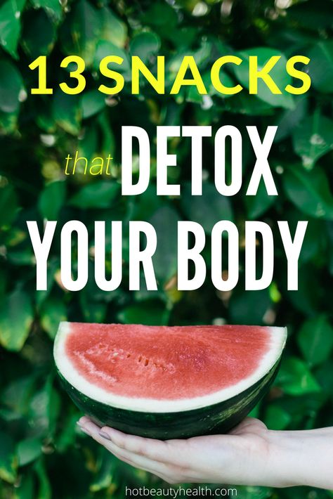 13 Detox Snacks for Clean Eating and Glowing Skin- Getting the junk out of your body will make you feel a whole lot better. Includes healthy recipe ideas, diet tips and a free printable cheatsheet on ways to detox and cleanse your body daily. Smoothie Flat Belly, Detox Snacks, Natural Body Detox, Smoothie Green, Healthy Detox Cleanse, Pastas Recipes, Body Detox Cleanse, Lemon Detox, Full Body Detox