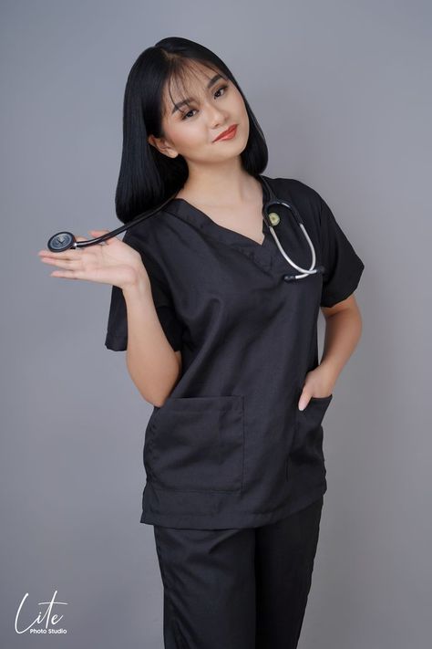 Medical Photoshoot, Doctor Photoshoot, Nurse Photoshoot, Yearbook Photoshoot, Medical Photography, Wedding Dresses Videos, Korean Wedding Photography, Doctor Outfit, Graduation Photography Poses