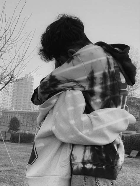 Couples in love hugging, aesthetic couple photo Neck Hug Couple, Couple Hugging Pictures Hidden Face, Hugs Couple Romantic Pic, Couple Hug Pic, How To Hug A Guy, Couple Sleepover Goals, Hugging Photos, Couple Hugging Pictures, Hugs Couple Romantic