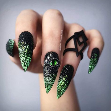 I couldn't imagine wearing these, but I do love looking at them! Halloween Stiletto, Dragon Nails, Witch Nails, Witchy Nails, Gothic Nails, Goth Nails, Her Nails, Nails Polish, Black Nail