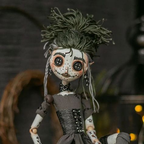 Creepy Art Dolls, Creepy Cute Dolls, Coraline Dolls Diy, Handmade Dolls Diy, Coraline Dolls, Dolls Creepy, Diy Dolls Making, Coraline Doll, Puppets Diy